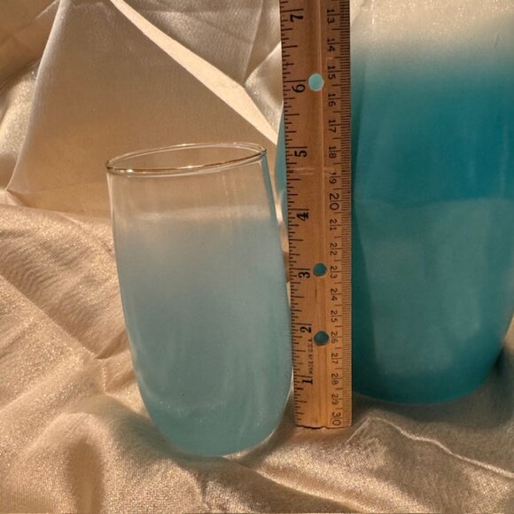 Vintage Blendo Glass Pitcher & 2 glasses - Frosted Turquoise w/ Gold Trim - Picture 13 of 15